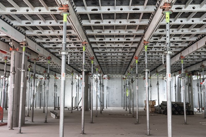 Stropní bednění SKYDECK při výstavbě bytového domu na Opatově v Praze