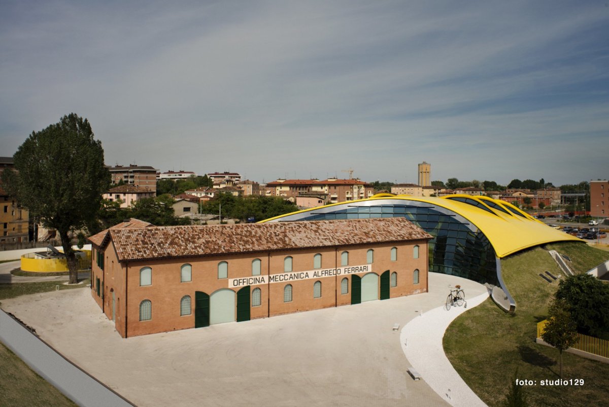 Muzeum Enza Ferrariho v italské Modeně bylo dokončeno až po architektově smrti.