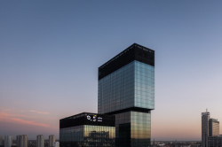 Kulturní zóny Katovic má novou dominantu. Studio Medusa group realizovali mrakodrap a kancelářský komplex .KTW