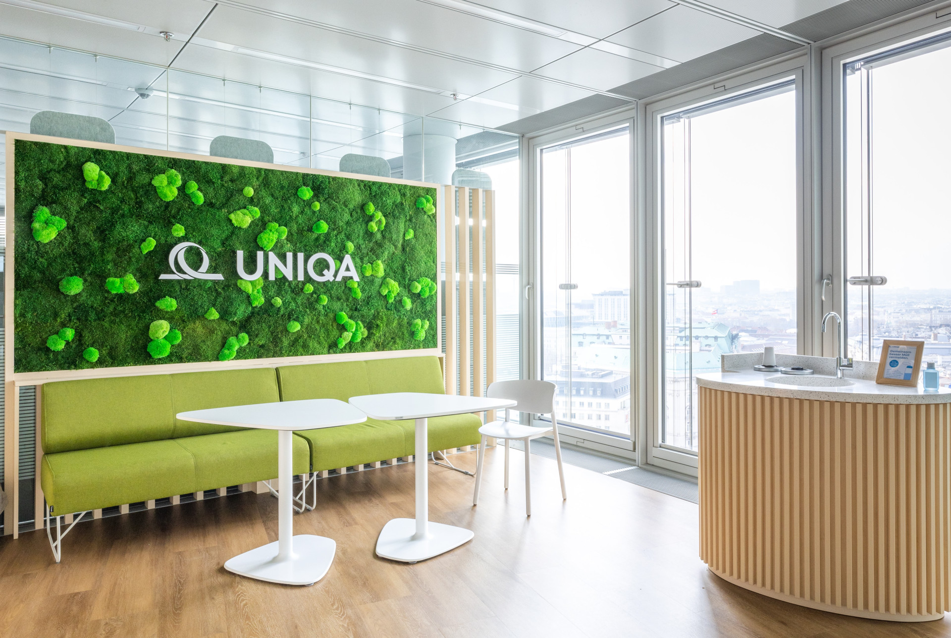 Wiesner-Hager vybavil kanceláře společnosti UNIQA ve Vídni s ohledem na udržitelnost a recyklaci