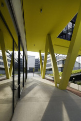 Studio SCHINDLER SEKO ARCHITEKTI navrhlo novou administrativní budovu DOCK IN FOUR na rozhraní Karlína a Libně