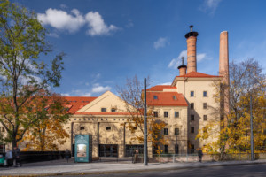 Dnes je zde bydlení, obchody, staré objekty doplnily nové bytové domy. Obnovu starých částí provedl ateliér CMC Architects. „Naším cílem bylo navázat na koláž architektury,“ píše architekt David Richard Chisholm. 
