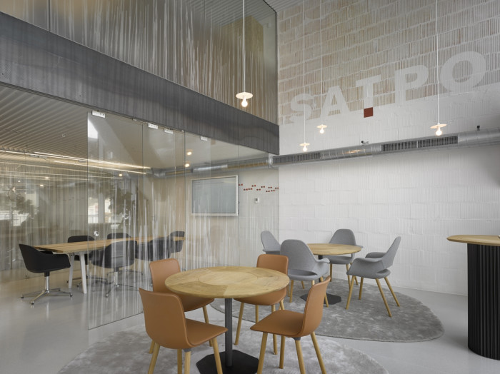 Kancelářské prostory a showroom developerské společnosti Satpo, Daniela Polubědovová