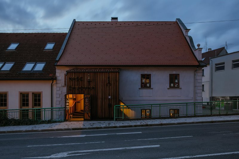 Čajovna v historickém domě v Blatné od studia DEBYT