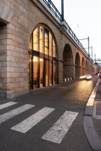Oblouk číslo 36 pod Negrelliho viaduktem; CCEA MOBA, architektka Yvette Vašourková a architekt Igor Kovačevič