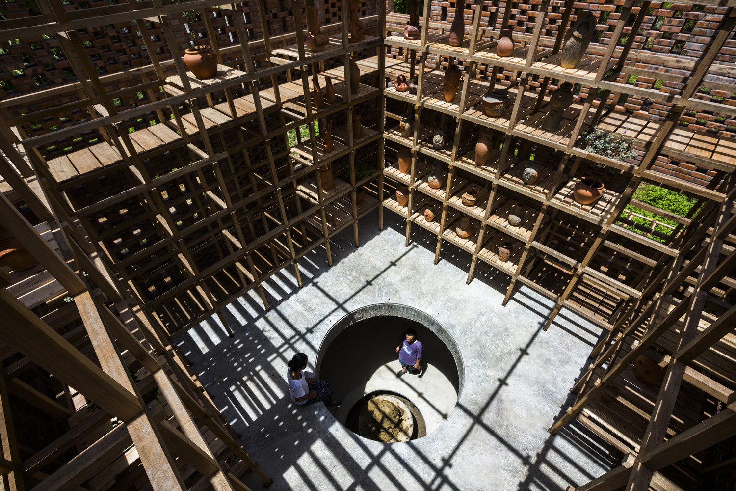 Ateliér z terakoty ve Vietnamu, Tropical Space