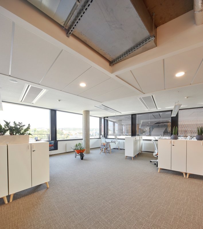 Studio SCHINDLER SEKO ARCHITEKTI navrhlo novou administrativní budovu DOCK IN FOUR na rozhraní Karlína a Libně