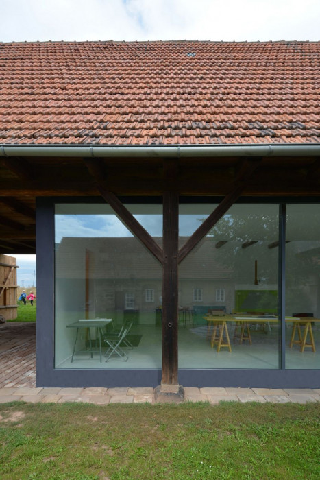 under-construction architects, Ateliér zasunutý do stodoly – foto