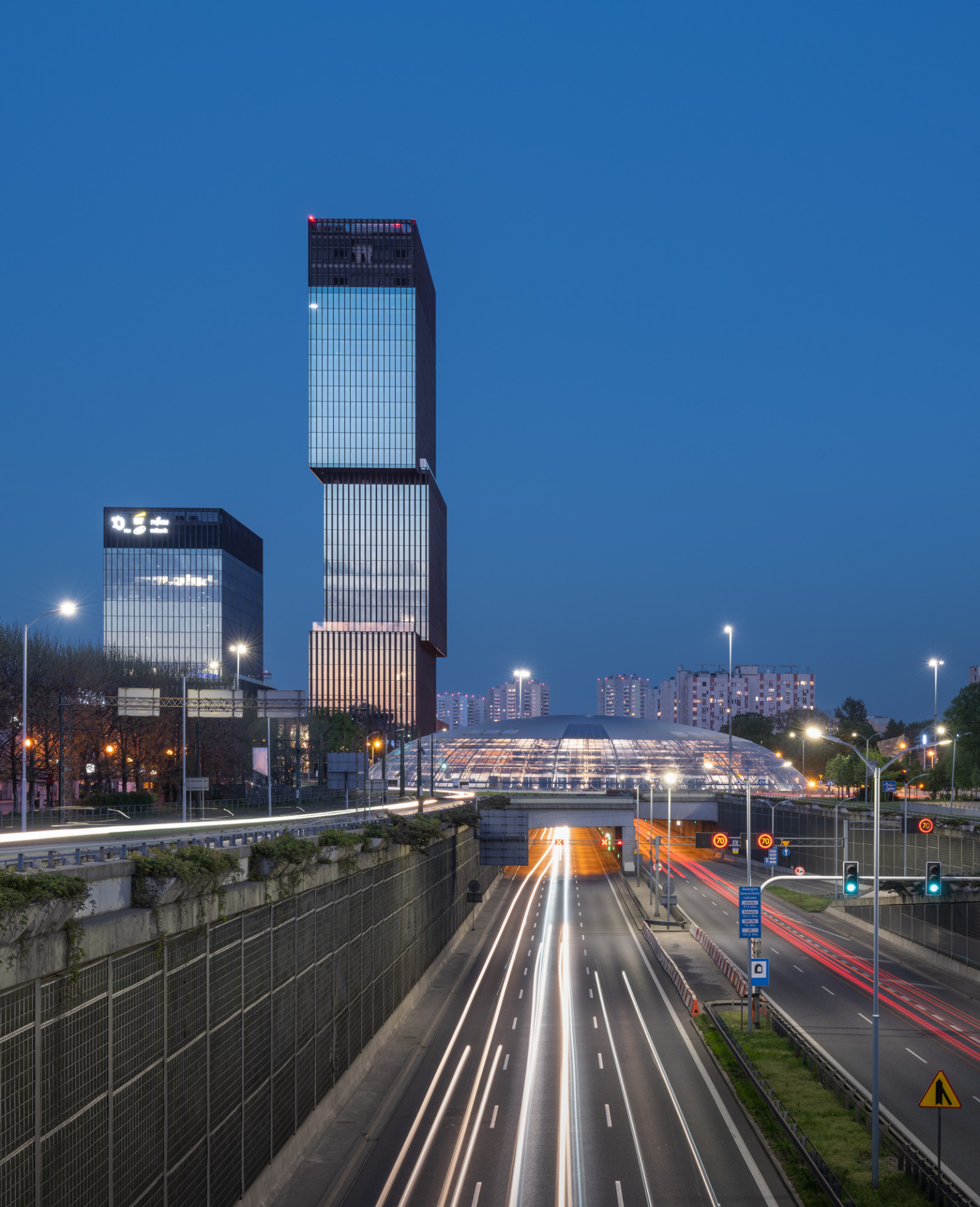 Kulturní zóny Katovic má novou dominantu. Studio Medusa group realizovali mrakodrap a kancelářský komplex .KTW