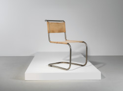 Model ST12 od Marta Stama, který vyráběla společnost Antona Lorenze Desta