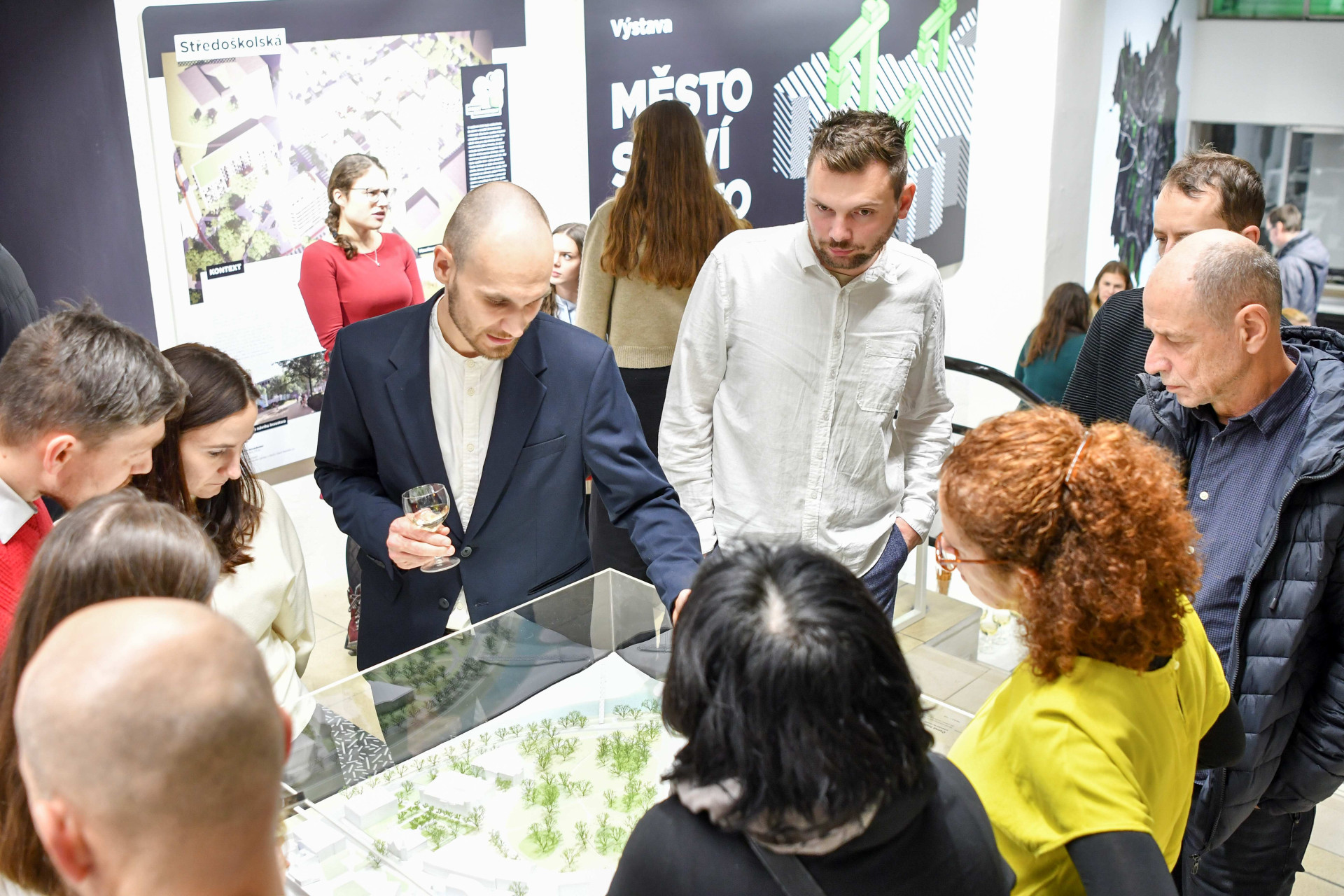 Vernisáž výstavy Město staví město v Městském ateliéru prostorového plánování a architektury.