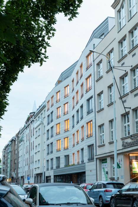 Bytový dům Sámova, Znamení čtyř - architekti