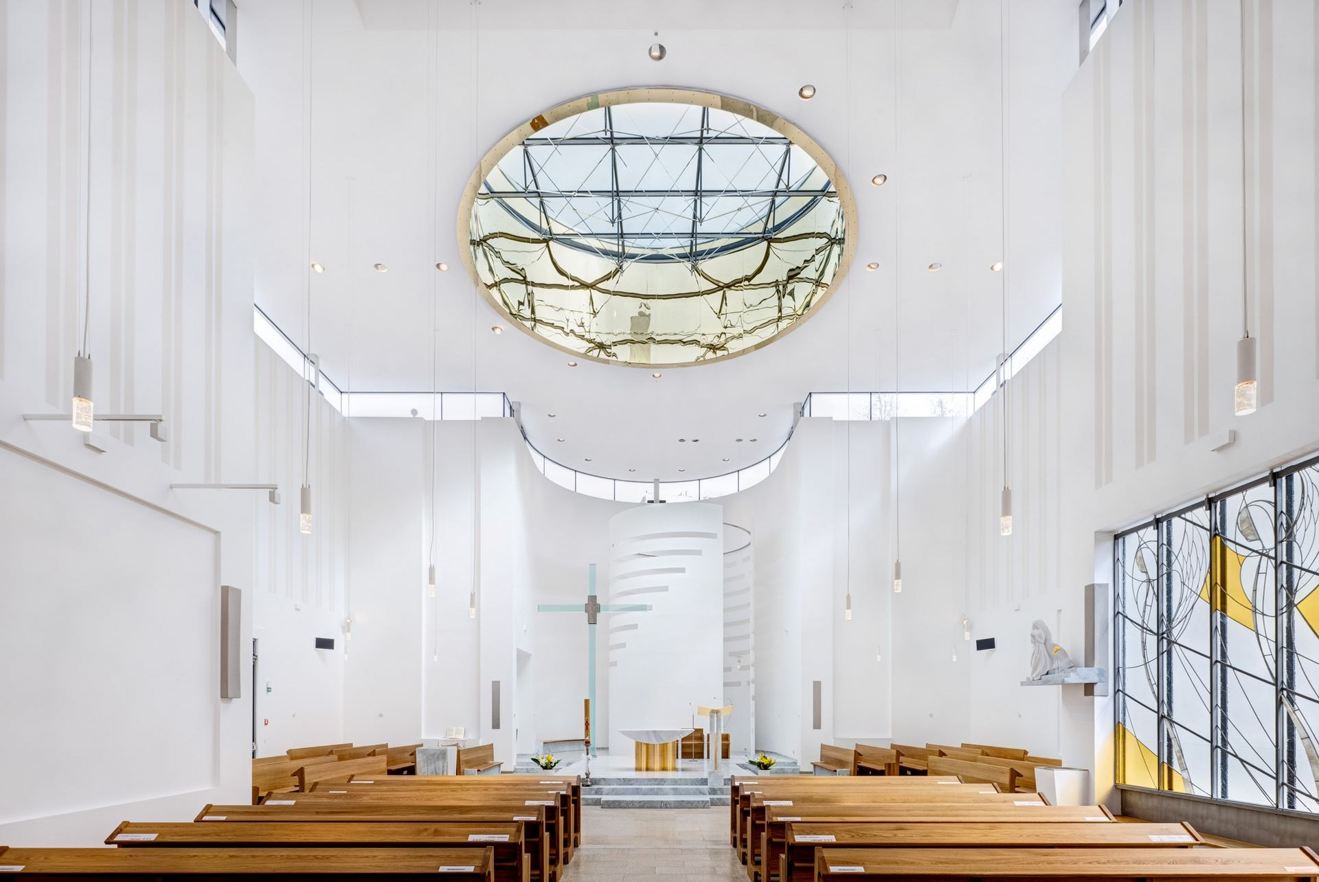 Minimalistická stavba nového Kostela Krista Spasitele a komunitního centra Praha-Barrandov, podle návrhu architektů Jakuba Žišky a Pavla Šmelhause. Minerální desky Multipor jsou zde použity na vnitřním zateplení kavárny a na zateplení celého vstupního portálu kostela.
