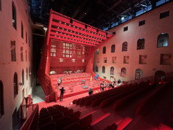 Multifunkční sál v Císařských lázních podle návrhu ateliéru Petr Hájek Architekti