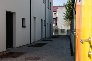 ateliér POVĚTROŇ, Řadové domy Fričova – foto