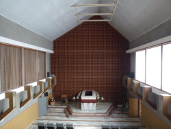 Pohled do původního interiéru smuteční síně (Interiér smuteční síně; Atelier 38)