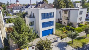 Rodinný dům s knihovnou v Českých Budějovicích od studia +arch