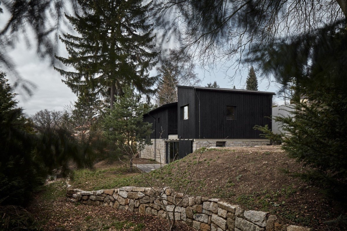 Dům za zdí, Mjölk architekti