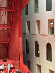 Multifunkční sál v Císařských lázních podle návrhu ateliéru Petr Hájek Architekti