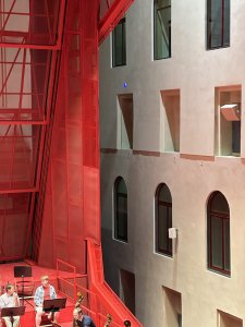 Multifunkční sál v Císařských lázních podle návrhu ateliéru Petr Hájek Architekti