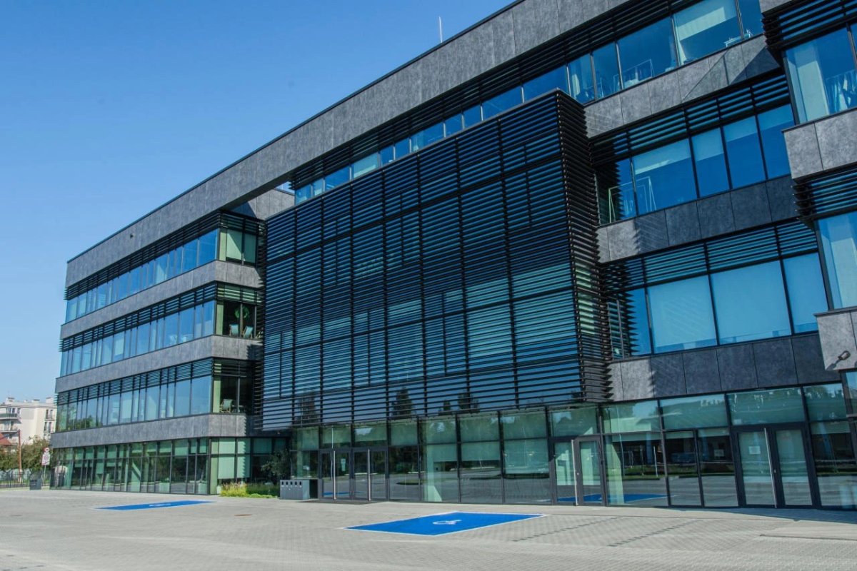 Administrativní budova LPP SA Krakov v Polsku, kde byl použit systém MB-60E
