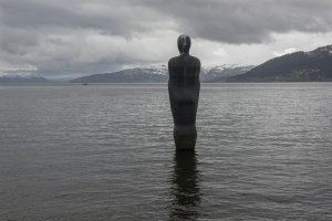 Antony Gormley, Mořský člověk. Lokace: Nordland, Mo i Rana 1995 - foto