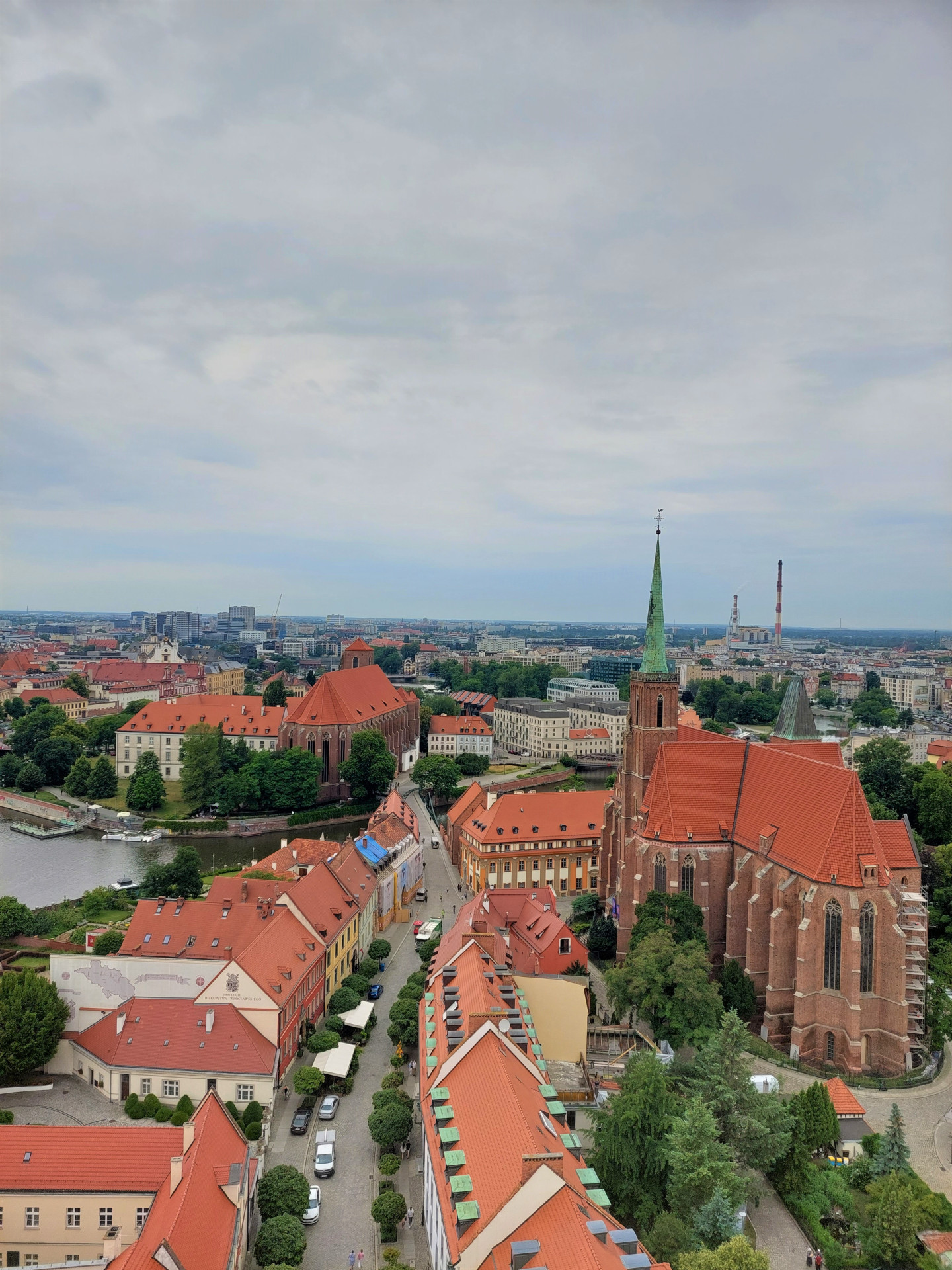 Pohled na Vratislav z věže katedrály
