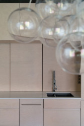 PROGRES ARCHITEKTI - Byt + byt: Dřevěné prvky byly vyrobeny v rodinné dílně architekta