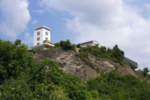 Majitel Barrandovských teras Michalis Dzikos vlastní několik budov z předválečné doby, kterým vrátil život a lesk. Cyrilometodějskou záložnu v Brně přetvořil na hotel Grandezza, vilu v Ratboři na hotel Chateau Kotěra, nyní v jeho režii probíhá rekonstrukce obchodního domu Ostravica v Ostravě.