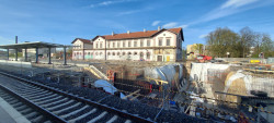Nádraží Kladno v dubnu 2024 - výkop, kde není spodní voda