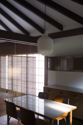 Nová budova kampusu od architekta jménem Kazuo Shinohara