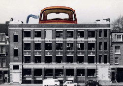 Důležitou část Kaplického díla představují úžasné koláže a výkresy, kterým se věnuje kniha Ivana Margolia Jan Kaplický. Výkresy.