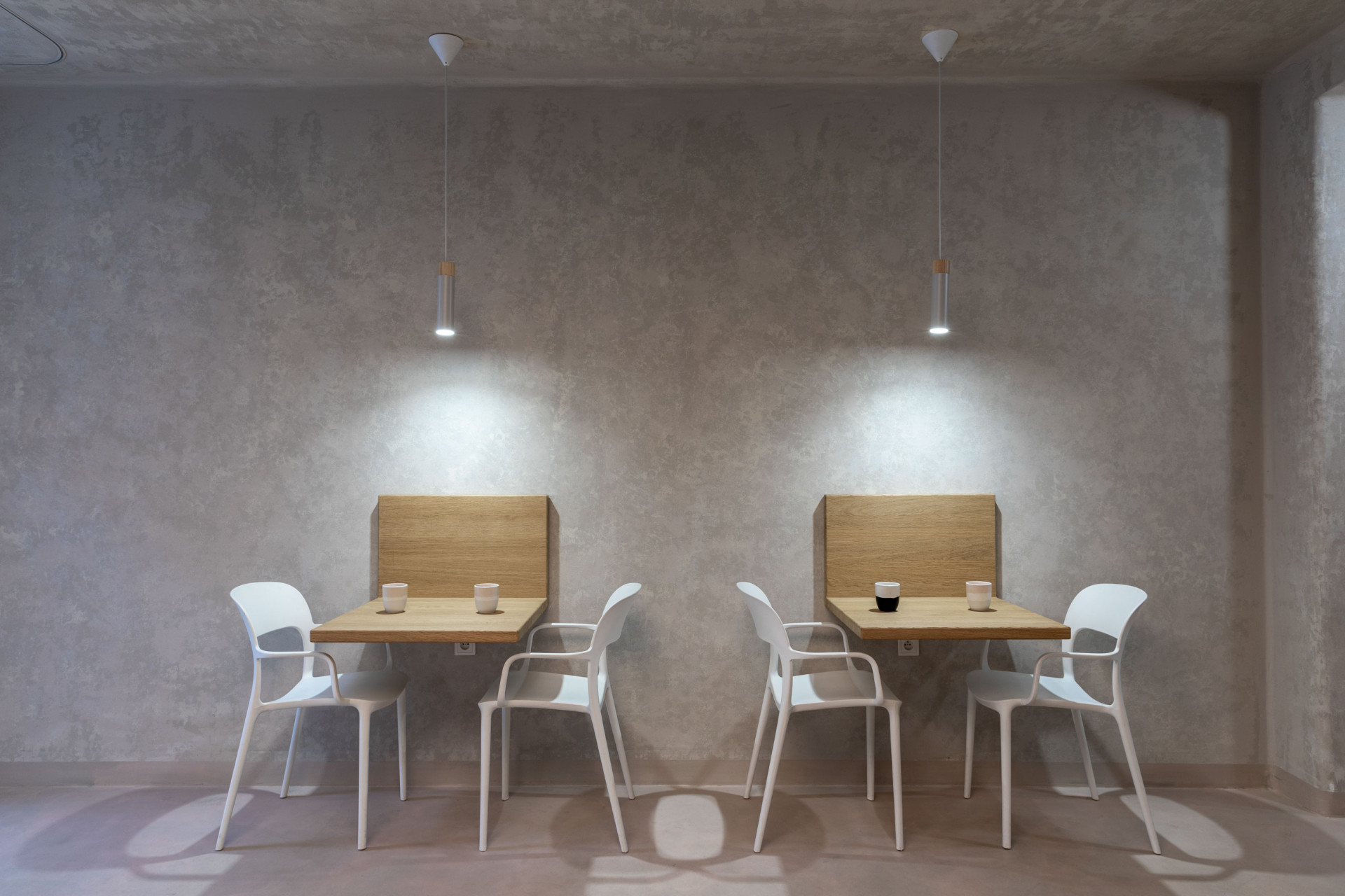 Interiér vinárny WineList od studia Collarch