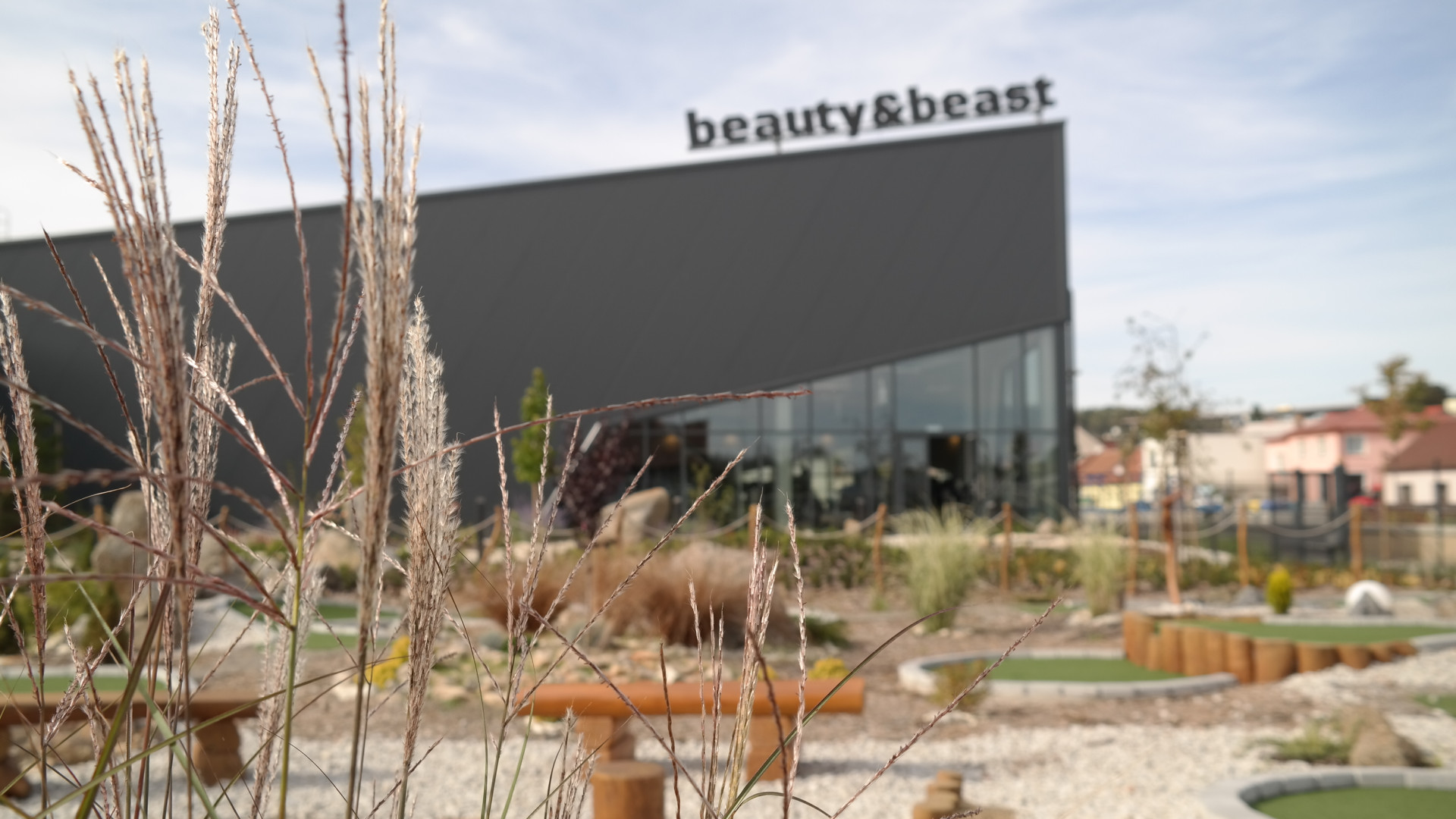 Studio Free Architects zrealizovalo v areálu bývalého brownfieldu ve Velkém Meziříčí fitness a wellness centrum Beauty&Beast.