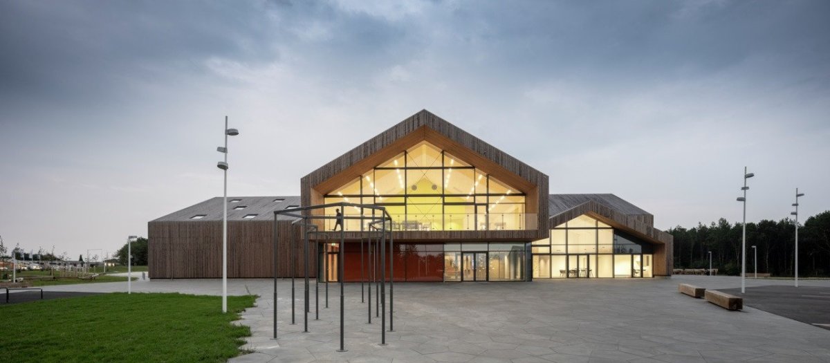 Rozšíření mezinárodní školy Ikast-Brande na komunitní a sportovní centrum od C.F. Møller Architects