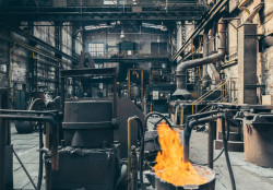 Slévárna z roku 1929 – stále v provozu. Společnost AGMA zde provádí odlévání z bronzu a hliníku, i tady má výroba během několika let skončit. Má zde vzniknout dům o patnácti patrech. Místní aktivisté usilují, aby byla zachována původní budova.