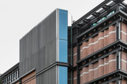 Nová výtahová šachta (Rekonstrukce obchodního domu La Rinascente, studio 2050+)