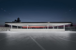 Parkovací dům od Zdeňka Fránka v Dolních Břežanech