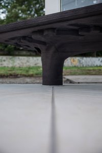 Přístřešek byl vyrobený technologií robotického 3D tisku ultra-vysokopevnostního betonu (UHPC)