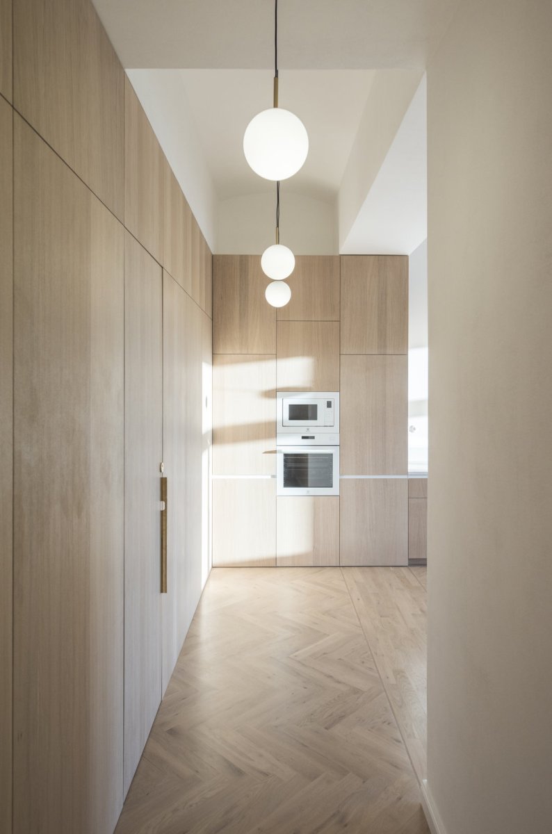 DEVOTO realizovalo interiérové vybavení rekonstrukce secesního bytu na Masarykově nábřeží (martin cenek architecture)