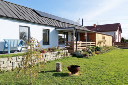 Bydloarchitekti - Vesnický dům Polanka nad Odrou: Všechny obytné místnosti jsou orientovány na jih