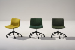 Konsepti vybralo inspirativní kolekce z milánského veletrhu Salone del Mobile. (na obrázku židle značky Arper)