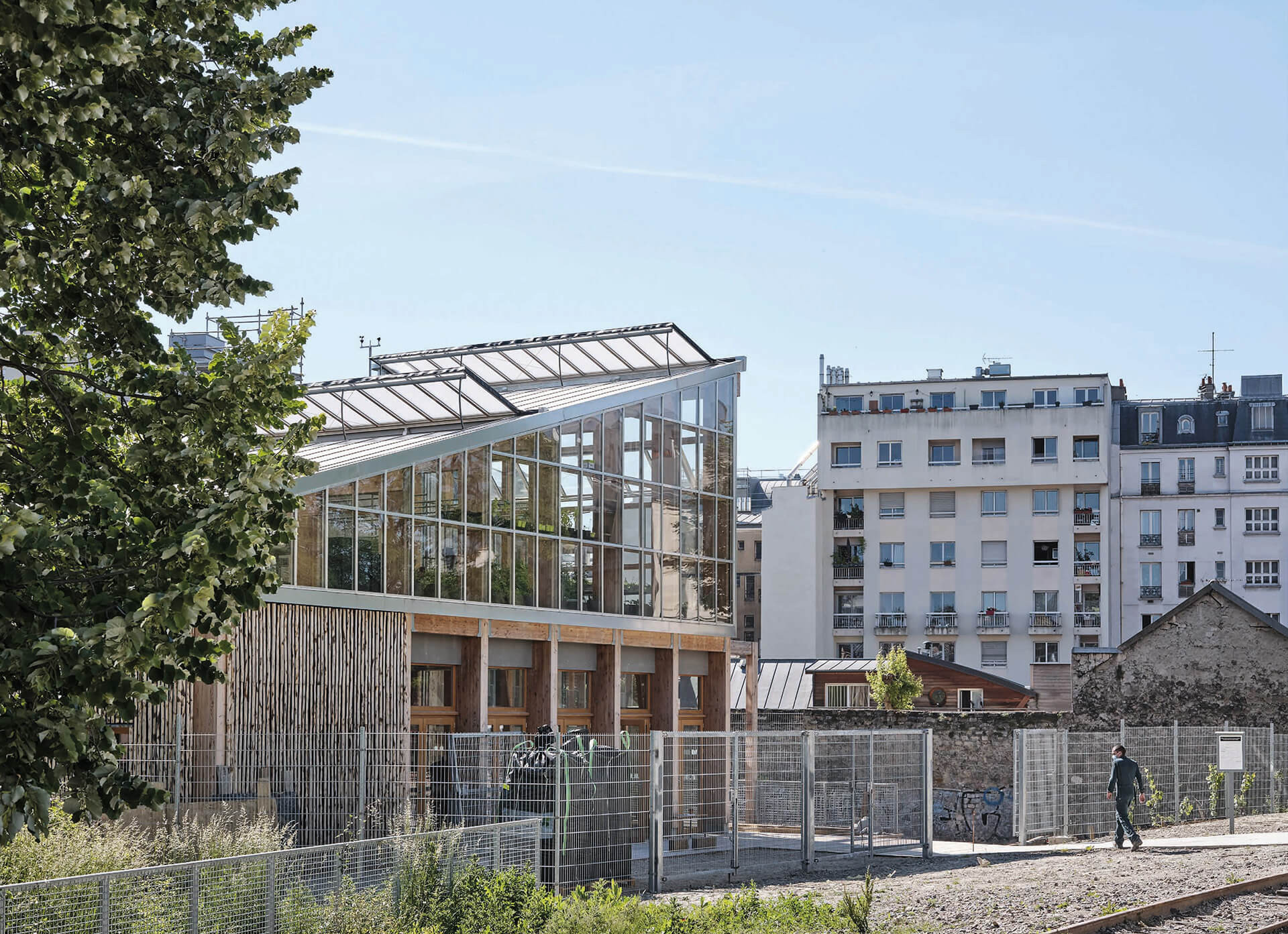 Komunitní ekologické centrum v Paříži od Grand Huit a Mélanie Drevet