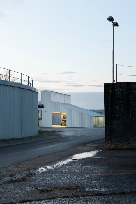 White Shed - zemědělské dílny Opatov, Atelier 111 architekti/ Veronika Indrová, Jiří Weinzettl