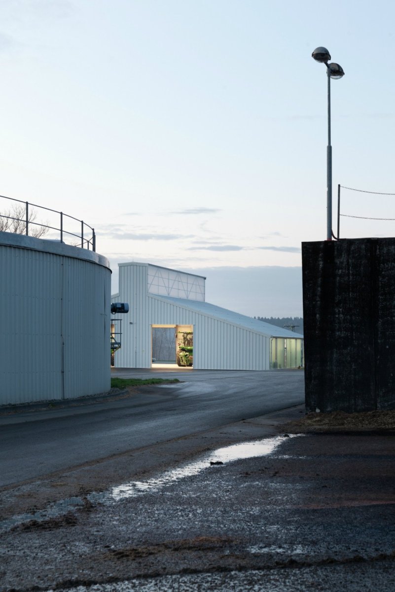 White Shed - zemědělské dílny Opatov, Atelier 111 architekti/ Veronika Indrová, Jiří Weinzettl
