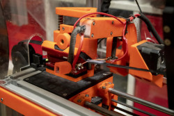 Využití 3D tisku pro výrobu ochranných štítů - výroba - ilustrační foto