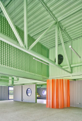 Educan Centrum od španělského studia Eeestudio