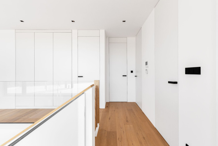 Dveře a skryté zárubně od SAPELI