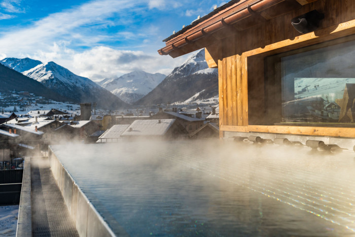 Nerezový bazén Imaginox s masážní lavicí pro hotel Damelis v Livignu