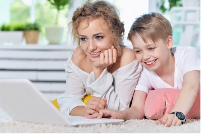 Dětský bankovní účet učí děti finanční gramotnosti.